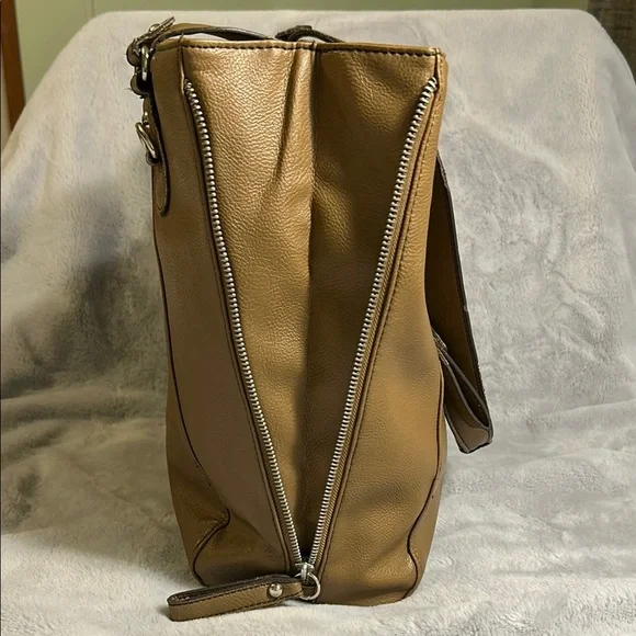 Kenneth Cole Reaction Tan Laptop Tote - Picture 6 of 16